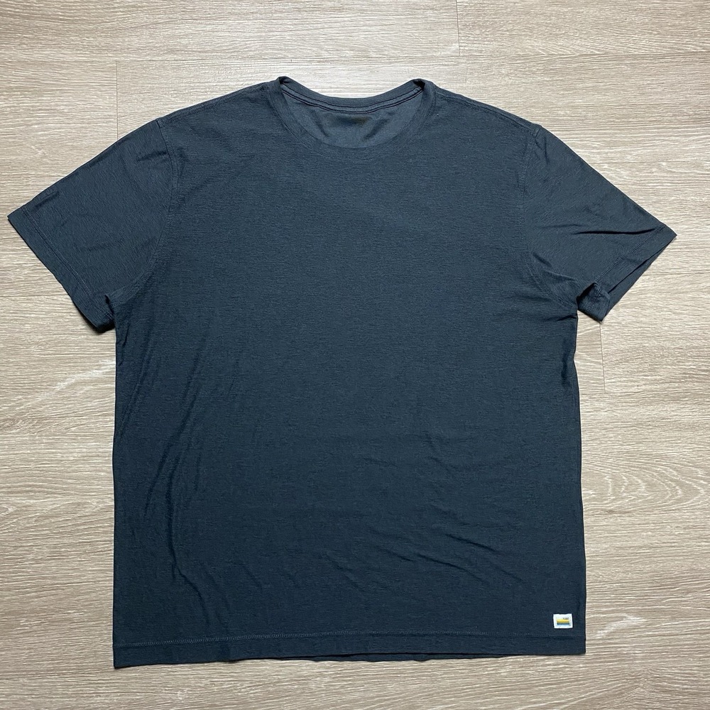 VUORI Strato Tech T Shirt Mens XL Gray V126 Short Sleeve Crewneck Performance
